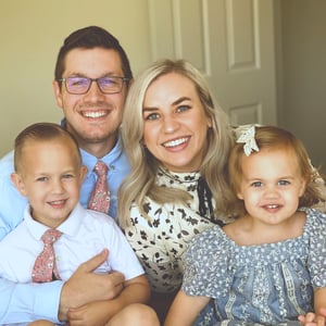 Taylor Edwards, his wife, and 2 of his 3 kids
